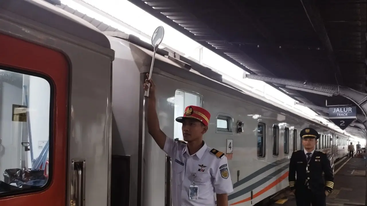 Perjalanan kereta api di stasiun Banyuwangi Kota (Istimewa)
