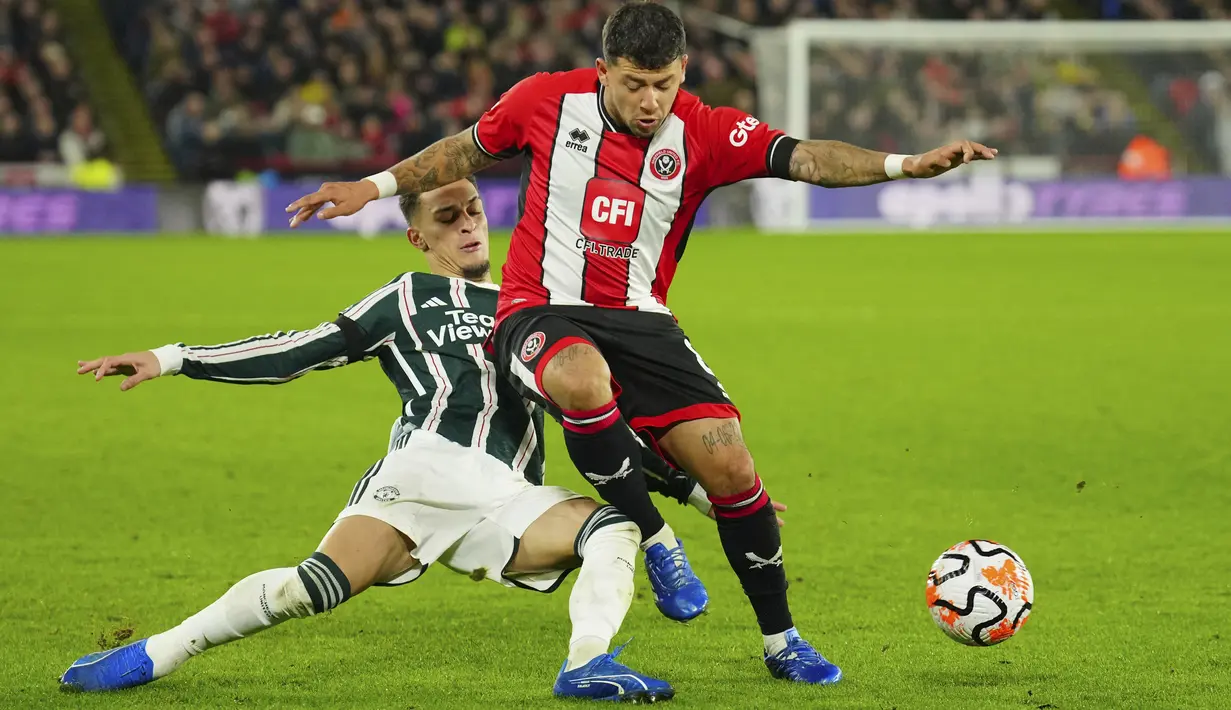 Dengan kemenangan ini pasukan Erik ten Hag naik ke urutan delapan dengan raihan 15 poin. (AP Photo/Jon Super)