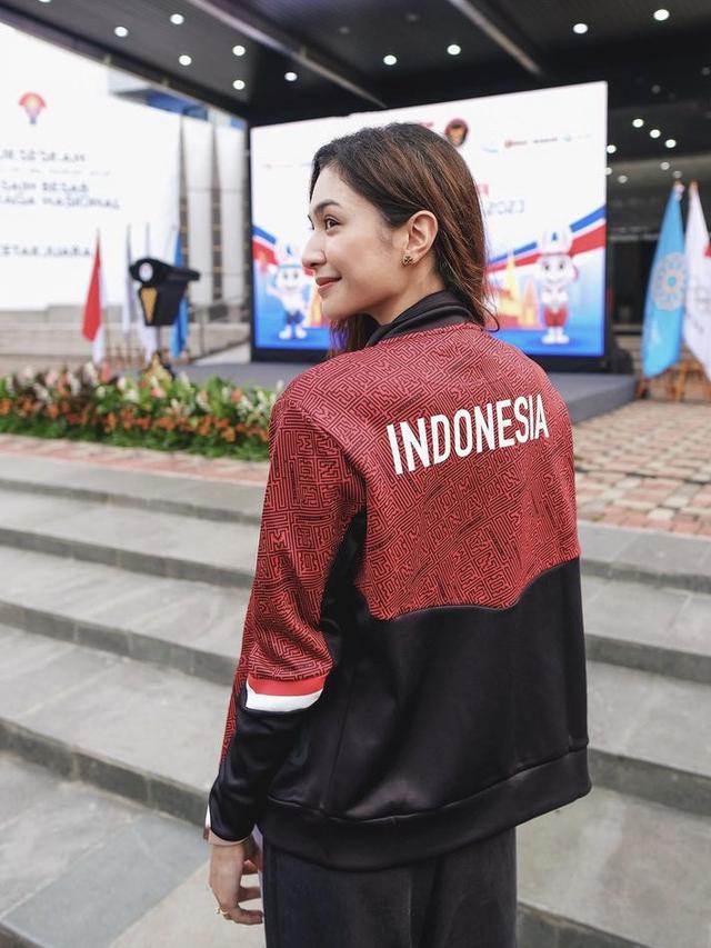 Penampilan Mikha Tambayong barengan Menpora baru, credit: Instagram (@miktambayong)