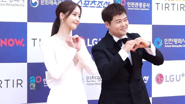 8 Gaya Busana Artis Korea di Karpet Merah Blue Dragon Series Awards, Yoona SNSD Tampil Tak Biasa