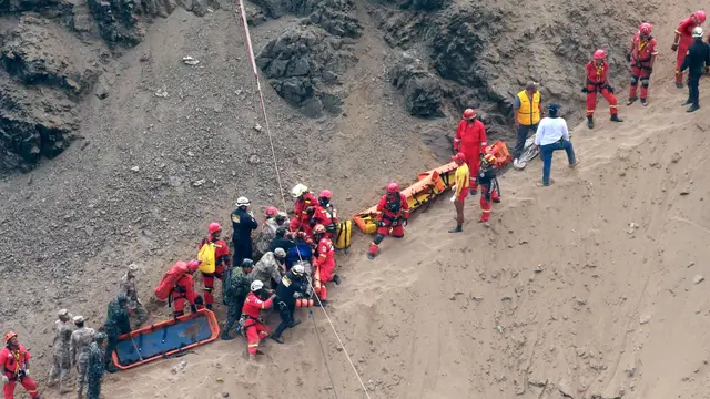 Bus Terjun ke Jurang di Peru