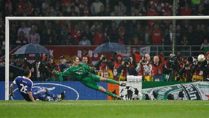 Kegagalan John Terry saat adu penalti Chelsea dan Manchester United di final Liga Champions 2007/2008. (AFP)