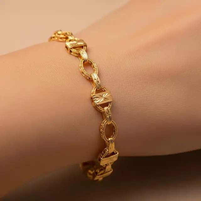9 Gelang Emas Ukir Halus tapi Bernilai Tinggi untuk Wanita Usia 50+, Pesona Abadi