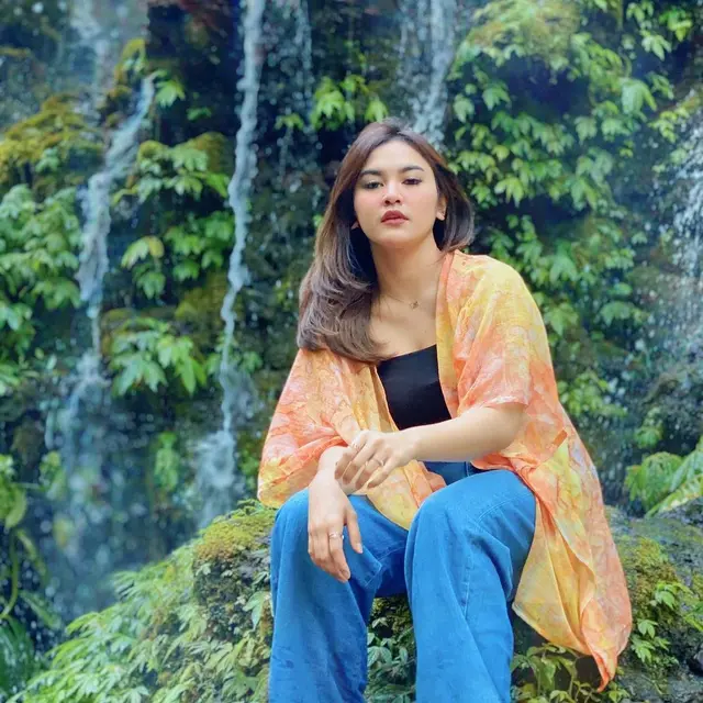 11 Potret Outfit Effortless ala Mahalini Raharja yang Bikin Tampil Fashionable dan Stylish