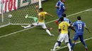 Proses gol kedua Kolombia ke gawang Yunani yang dicetak Teofilo Gutierrez di laga penyisihan Piala Dunia 2014 Grup C di Belo Horizonte, Brasil, (14/6/2014). (AFP PHOTO/Adrian Dennis) 
