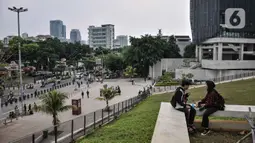 Pengunjung saat menikmati sore hari di Taman Ismail Marzuki (TIM), Jakarta, Senin (26/9/2022). Pasca resmi dibuka untuk publik, Taman Ismail Marzuki menjadi destinasi baru bagi warga Ibu Kota sebagai tempat berinteraksi dari berbagai kalangan guna menikmati ruang terbuka, pertunjukkan seni dan kebudayaan. (merdeka.com/Iqbal S Nugroho)