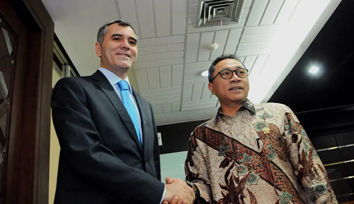 Ketua MPR, Zulkifli Hasan, menerima Duta Besar Turki, Zakeriya Akcam di Gedung Parlemen, Jakarta, Senin (3/11/2014). (Liputan6.com/Andrian M Tunay)