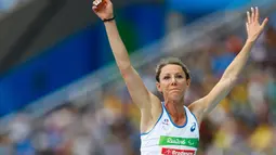 Atlet lompat jauh asal Perancis, Marie-Amelie le merayakan kemenangannya di kejuaraan Paralimpiade Rio 2016, Brasil (09/09). Marie berhasil membuat rekor dalam kejuaraan tersebut. (REUTERS / Jason Cairnduff)