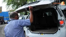 [FOTO] Halaman KPK Tak Sanggup Tampung Mobil Sitaan Milik Wawan