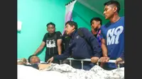 Cerita Mengharukan saat Tim Arema Menjenguk Aremania Korban Kericuhan