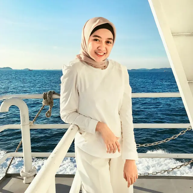 6 Potret Rani Safitra, Wanita Viral Dilamar Tetangga Depan Rumah