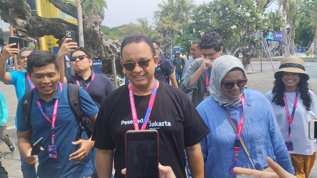 Mantan Gubernur DKI Jakarta Anies Baswedan dan keluarga menyaksikan Formula E