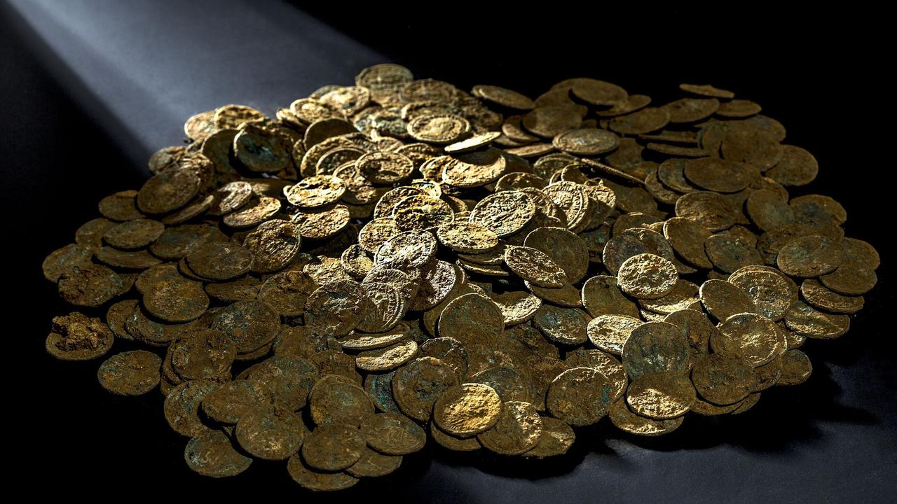 4.000 Koin Harta Karun Romawi Ditemukan di Kebun Ceri di Swiss