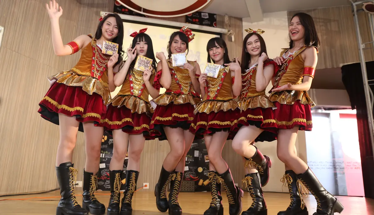 Album terbaru ini terdiri dari 11 lagu, di mana 6 lagu di dalamnya lagu baru yang dipadukan dengan beberapa lagu popular yang sudah  lama dipopulerkan oleh JKT 48 dan telah akrab di telinga  penggemarnya. (Nurwahyunan/Bintang.com)