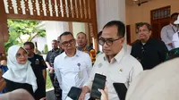 Menteri Perhubungan Budi Karya Sumadi memberikan keterangan kepada awak media.