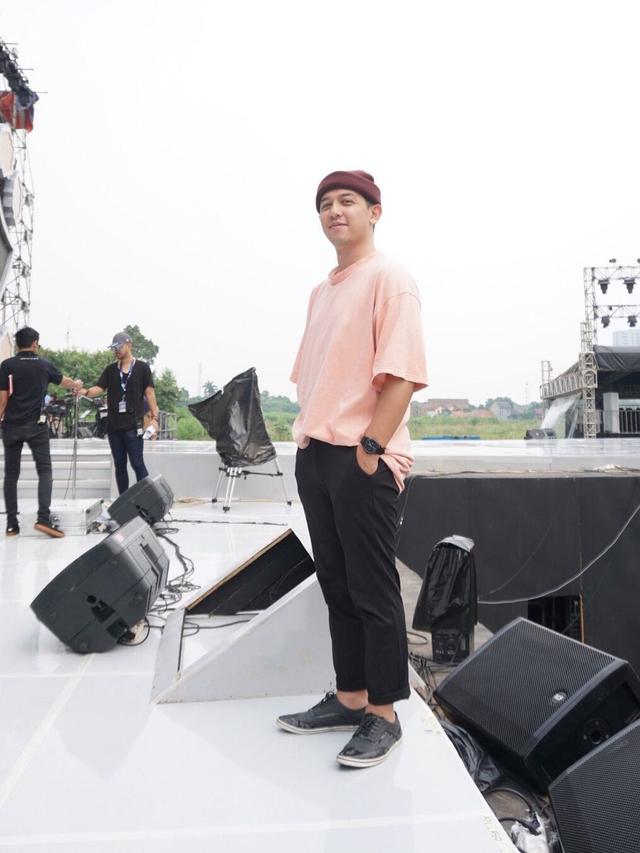 8 Tahun Berpacaran, Ini 7 Potret Donne Maula Calon Suami Yura Yunita