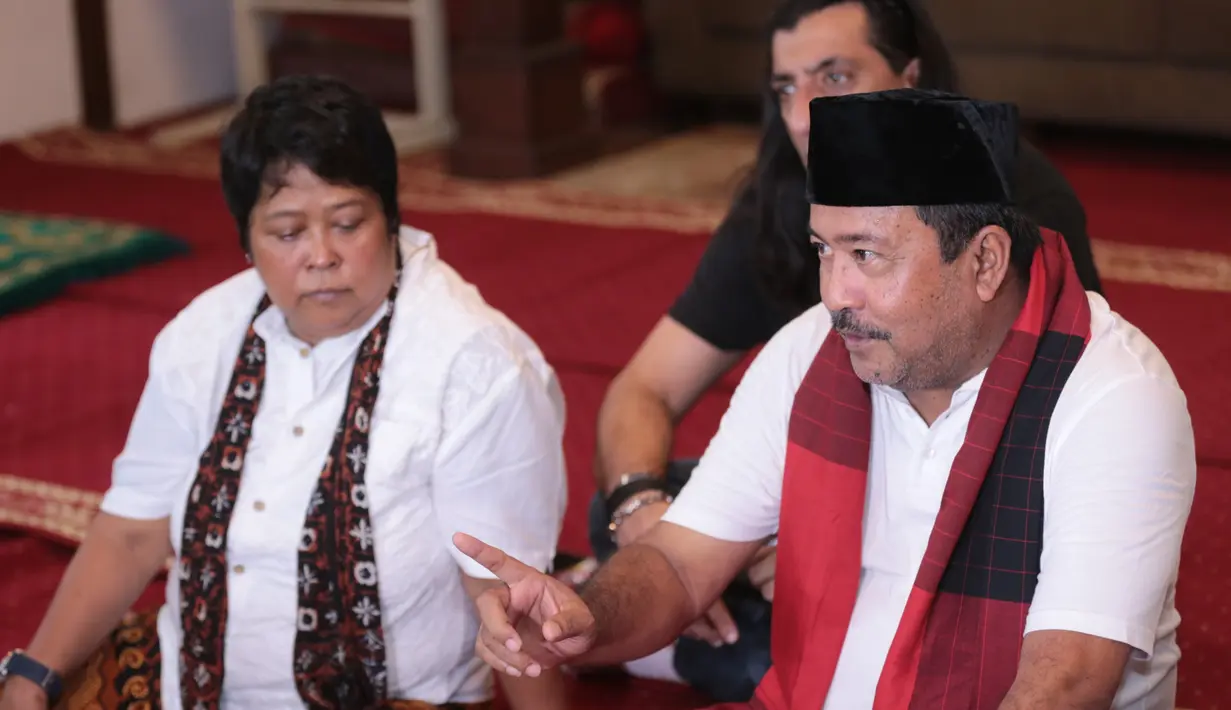 Bukan lagi di layar televisi, namun kisah Si Doel Anak Sekolahan akan diangkat dalam versi filmnya. Untuk pemainnya, sebagian besar akan kembali diperankan oleh bintang lawas. Makin penasaran kan? (Adrian Putra/Bintang.com)