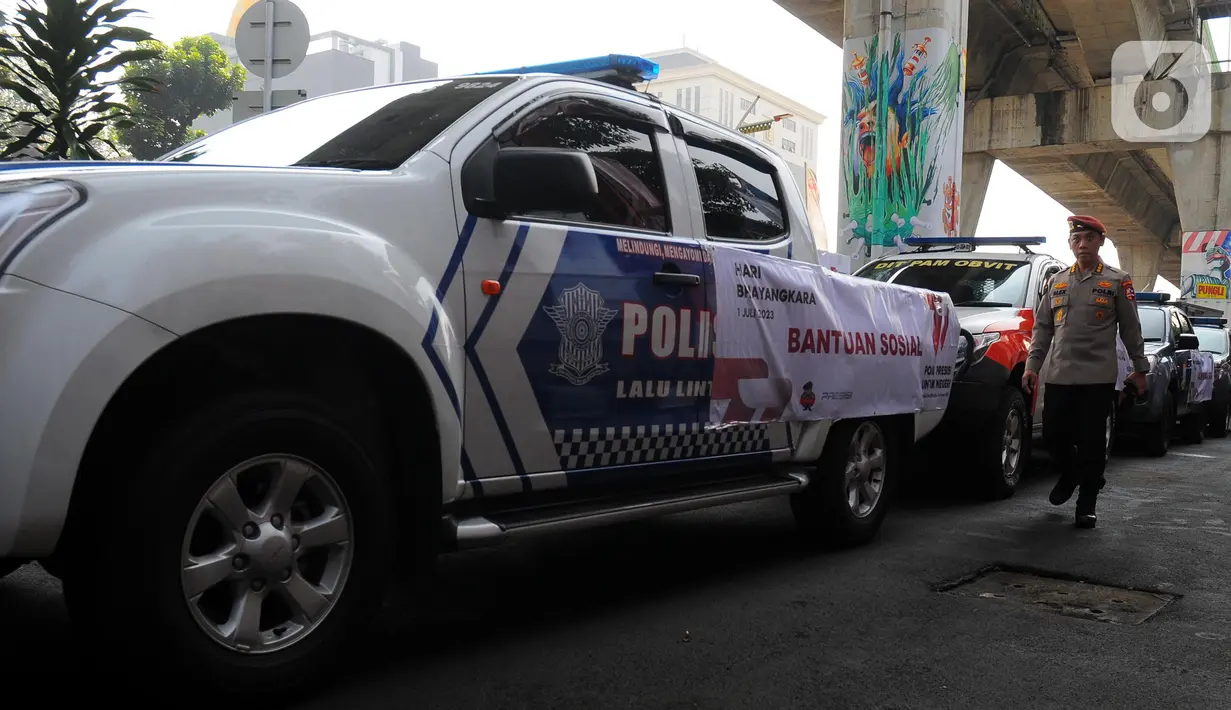 "Pembangunan Fasilitas Air Bersih pada 70 lokasi dan bantuan sosial sebanyak 322.085 paket sembako yang disalurkan mulai tanggal 20 sampai 30 Juni 2023," ujarnya. (merdeka.com/Imam Buhori)