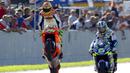 Pada tahun 2001, Rossi mulai semakin tak terbendung dengan meraih gelar juara dunia perdana di kelas MotoGP. Rossi sukses meraih 11 kemenangan dan 13 podium bersama Honda. (AFP/javier Soriano)
