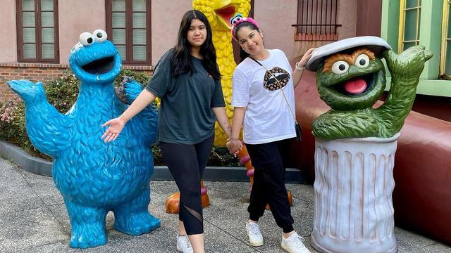 6 Momen Kompak Annisa Pohan dan Almira, Ibu Anak yang Disebut Bak Kakak Adik