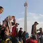 Calon pemudik saat tiba di kawasan Monumen Nasional, Jakarta, Kamis (4/4/2024). (Liputan6.com/Herman Zakharia)