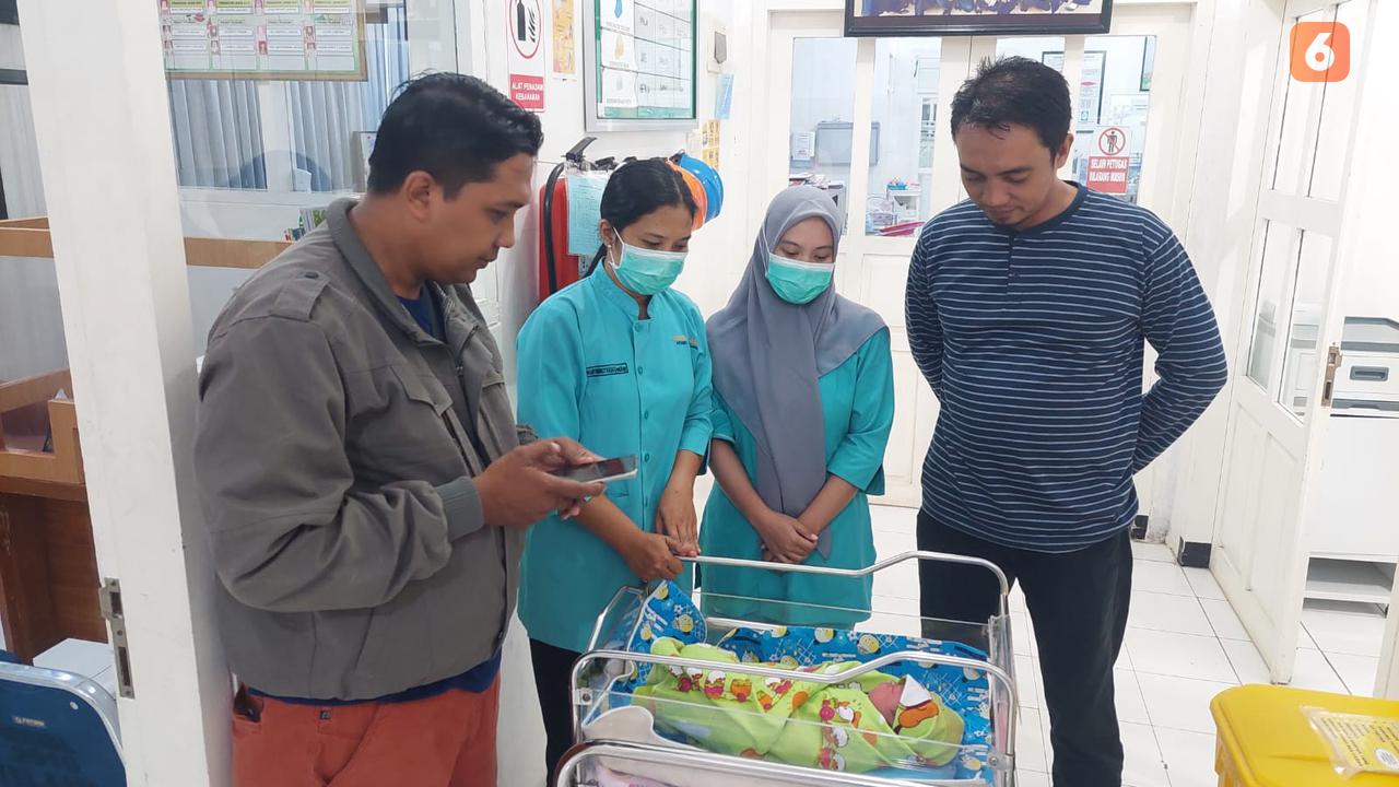Bayi perempuan yang dibuang di warung kopi sedang menjalani perawatan di RSUD Blambangan (Hermawan Arifianto/Liputan6.com)