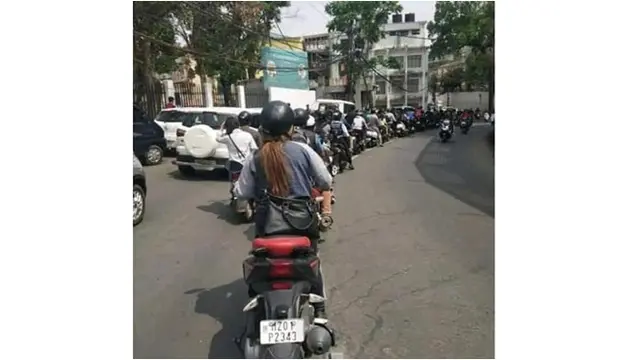 Patut Dicontoh, Begini 3 Potret Warga Saat Tunggu Lampu Lalu Lintas
