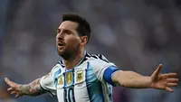 Penyerang Argentina, Lionel Messi, merayakan gol pertama yang dicetak timnya dalam laga Grup J Piala Dunia 2026 antara Argentina melawan Aljazair di Stadion Kansas City, Kansas City, pada 16 Juni 2026. (Roberto SCHMIDT / AFP)