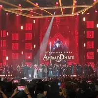 Momen Ahmad Dhani Tiup Lilin di Konser 51 Tahun Kerajaan Cinta Ahmad Dhani [Fimela.com/Syifa]