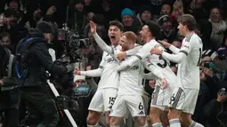 Liverpool berbalik memimpin lewat aksi Cody Gakpo sebelum dibalas gol spektakuler Harrison Reed. (AP Photo/Alastair Grant)