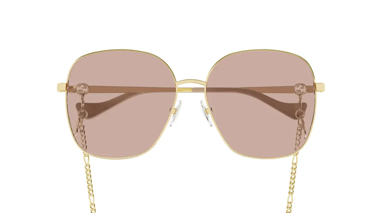 Sementara itu, pada Ni Ni, kita menemukan kacamata klasik yang sophisticated dengan detail Interlocking G cut-out dan rantai emas (Foto: Gucci)
