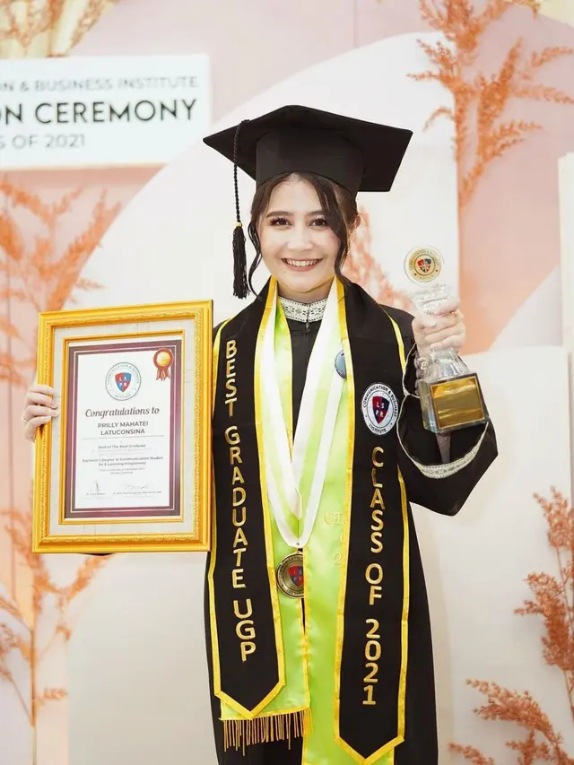 6 Artis Cewek yang Berprestasi di Bidang Akademik, Terbaru Prilly Latuconsina