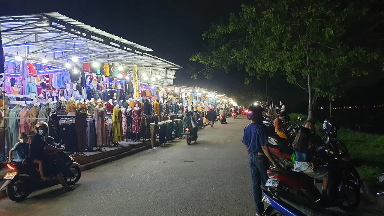 Jalur Kanal Banjir Timur (KBT) Jakarta Timur menjadi salah satu titik penutupan Crowd Free Night (CFN) saat malam tahun baru, Jumat (31/12/2021).