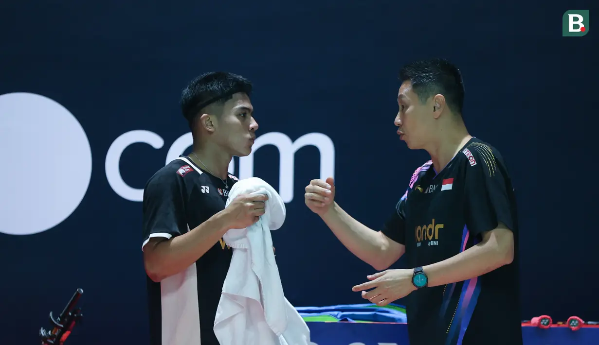 Bertanding di Istora Senayan, Jakarta, Kamis (22/1), Ubed terhadang pemain Singapura, Loh Kean Yew, dengan skor 19-21, 10-21. (Bola.com/M Iqbal Ichsan)