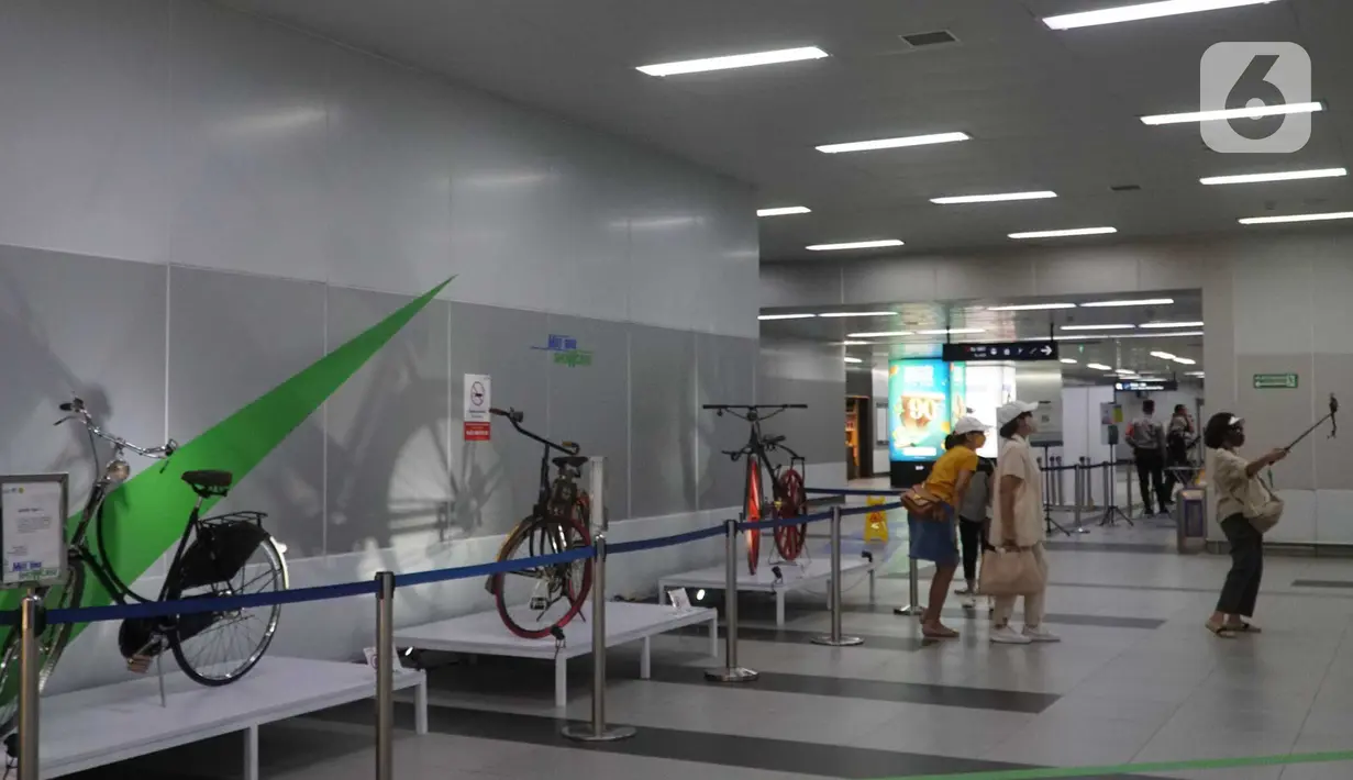 Deretan sepeda yang dipamerkan dalam MRT Bike Showcase di stasiun MRT Bundaran HI, Jakarta (29/03/2022). Pameran yang diikuti pembuat dan para komunitas sepeda di Jabodetabek. (Liputan6.com/HO/Drma)