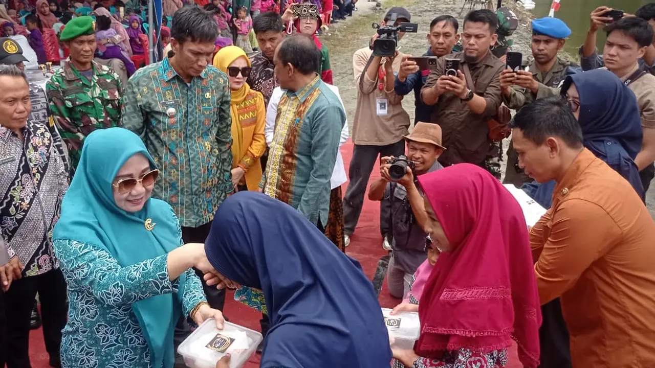Pemberian makan bergizi gratis di Kolaka Utara, Kamis (3/12024).