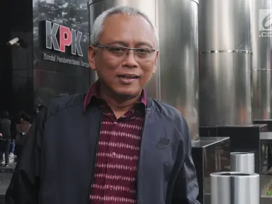 Anggota DPR Fraksi PDIP, Arif Wibowo meninggalkan Gedung KPK usai menjalani pemeriksaan di Jakarta, Kamis (7/4/2019). Arif Wibowo diperiksa dalam kapasitas sebagai saksi untuk melengkapi berkas penyidikan tersangka Markus Nari terkait kasus dugaan korupsi pengadaan e-KTP. (merdeka.com/Dwi Narwoko)