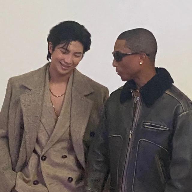 RM dan Pharrell Williams.