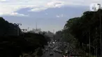 Kawasan gunung Gede-Pangrango terlihat samar menjadi latar belakang pemandangan di Jalan Benyamin Sueb, Kemayoran, Jakarta, Kamis (18/2/2021). Jika cuaca cerah, kawasan gunung Gede-Pangrango bisa terlihat dengan jelas dari atas jembatan layang Jalan HBR Motik. (Liputan6.com/Helmi Fithriansyah)