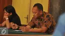 Tim kuasa hukum KPK saat mendengarkan putusan saat sidang praperadilan di PN Jakarta Pusat, Senin (2/11). Majelis tidak menerima gugatan peradilan dari MAKI dan menerima eksepsi termohon KPK terkait kasus Bank Century. (Liputan6.com/Gempur M Surya)