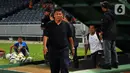 Benny Dollo juga pernah melatih Timnas Indonesia dalam dua periode, salah satunya di Piala AFF 2008. Kala itu Tim Garuda disingkirkan Thailand di semifinal. (Liputan6.com/Helmi Fithriansyah)