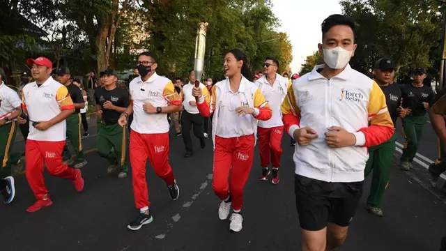 Momen Erika Carlina Bawa Obor Asean Para Games 2022 di Solo