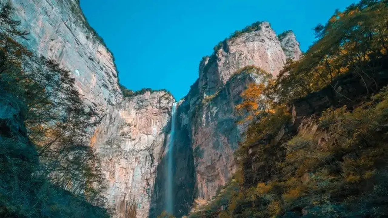 Pendaki Temukan Pipa Diujung Sumber Air Terjun Terkenal