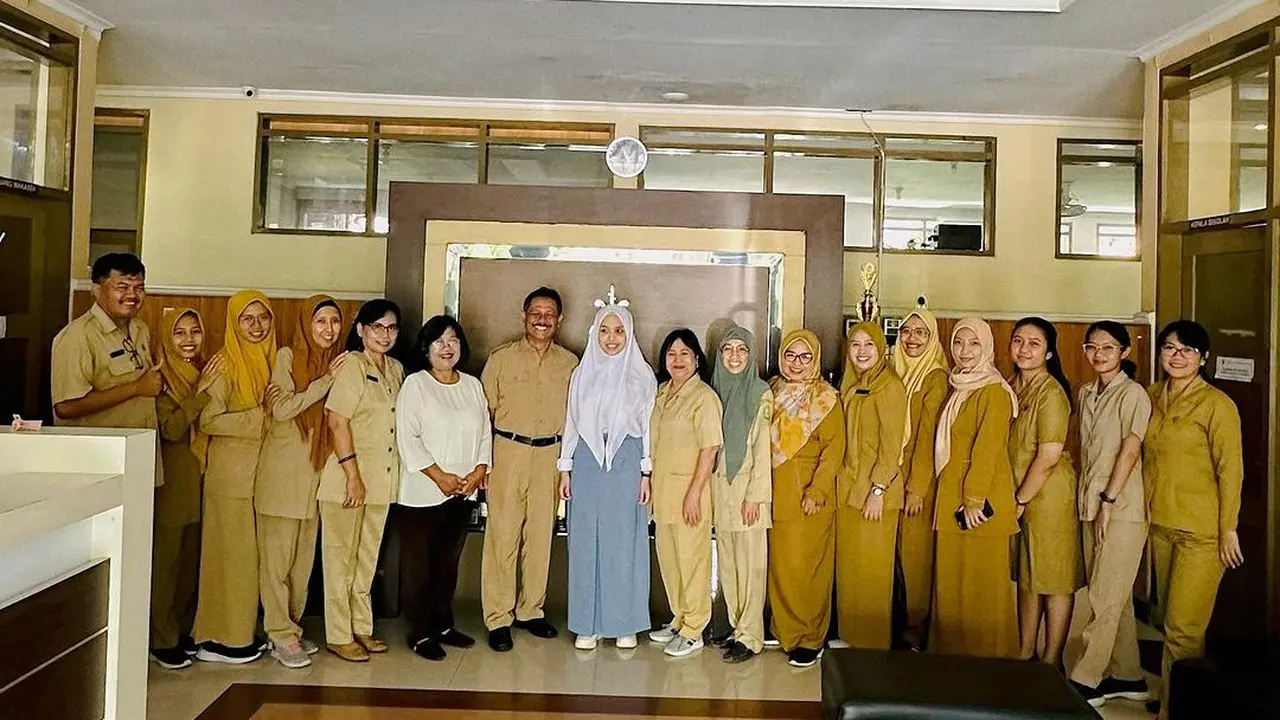 Potret Putri Ariani Lulus dari SMM Yogyakarta, Dapat Ucapan Selamat dari Para Guru