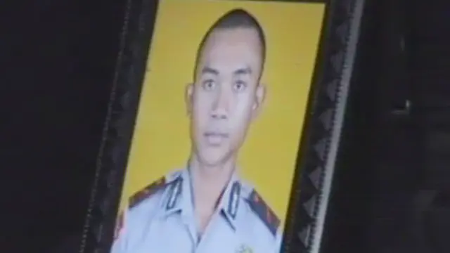 [VIDEO]  Jenazah Brimob Tewas Baku Tembak di Poso Dipulangkan