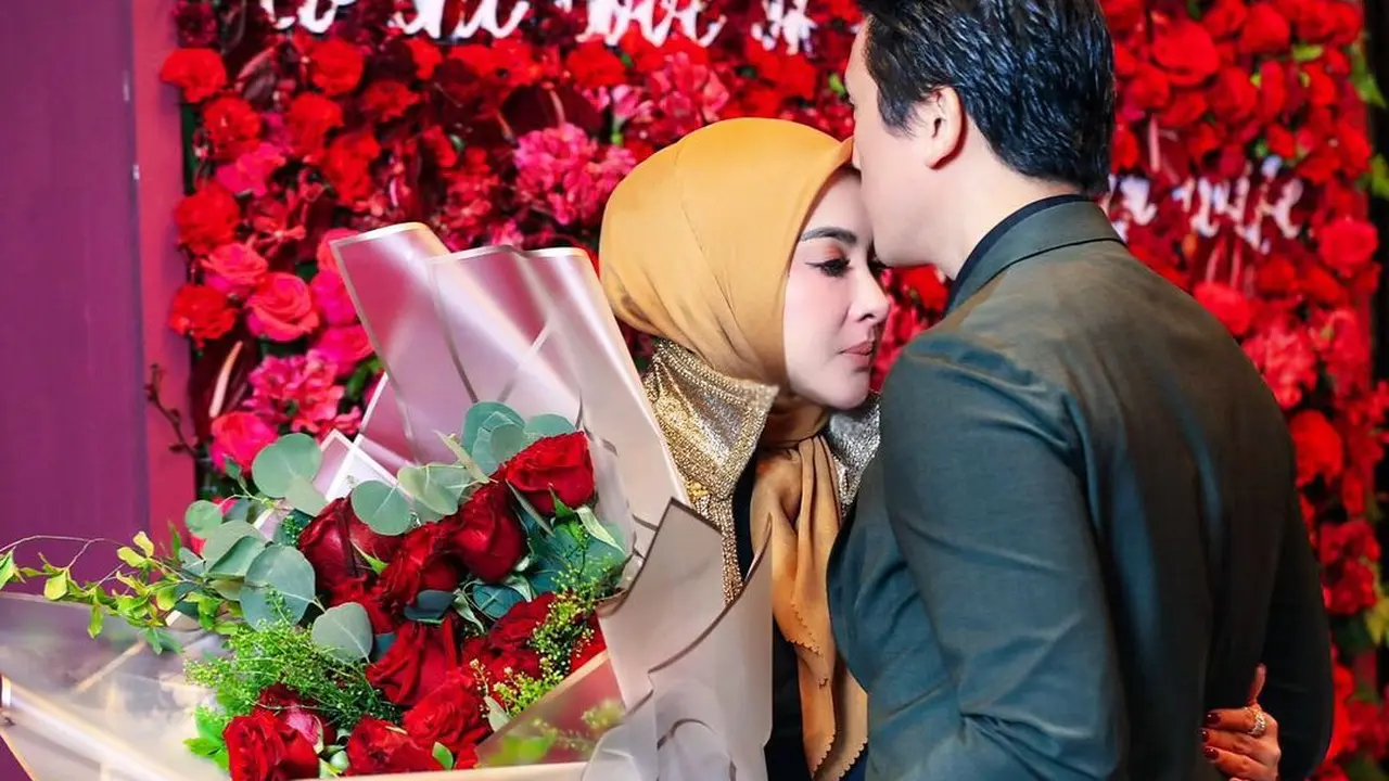 Syahrini merayakan ulang tahunnya pada 1 Agustus 2022 (https://www.instagram.com/p/CgtALgnpxjw/)