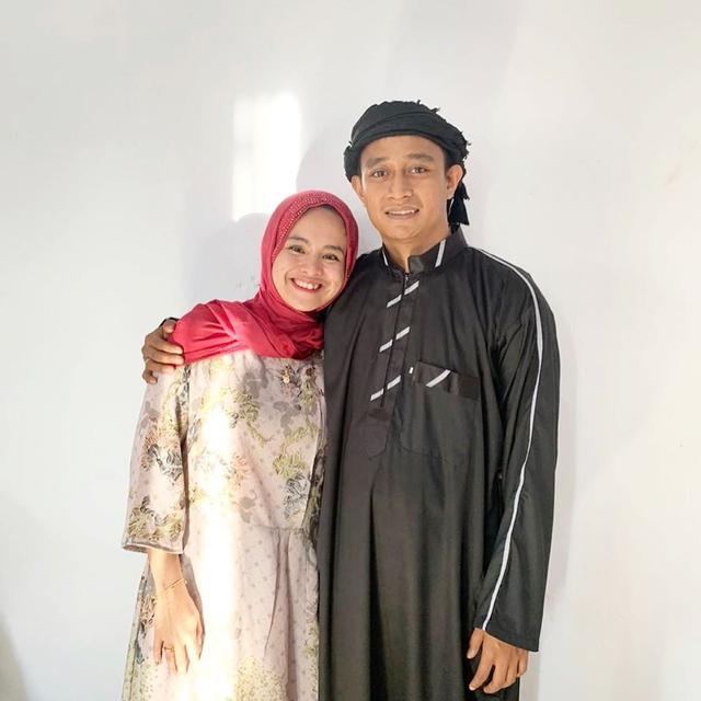6 Potret Terbaru Meirayni Fauziah FTV dan Suami yang Jarang Tersorot