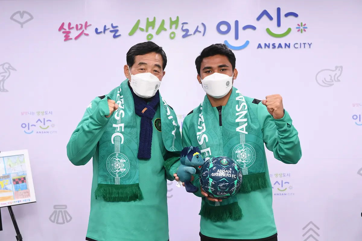 Asnawi Mangkualam diperkenalkan oleh Ansan Greeners FC pada Kamis (18/2/2021).