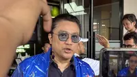 Wakil Ketua Umum Partai Demokrat, Dede Yusuf Macan Effendi saat ditemui usai main Padel bareng dalam turnamen “Padel Kali Bos” di Republic Padel, TB Simatupang, Minggu (13/7/2025). (Liputan6.com/Ady Anugrahadi)