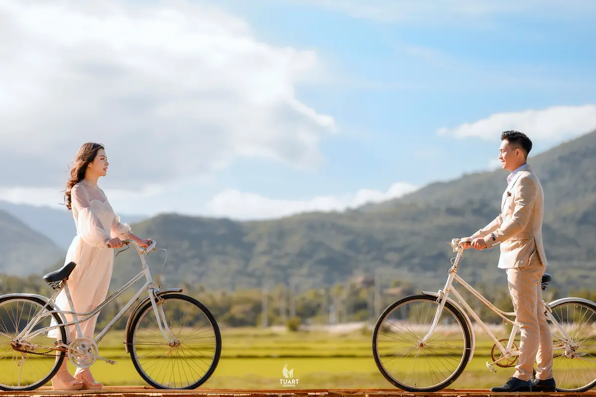 couple romantis bahagia